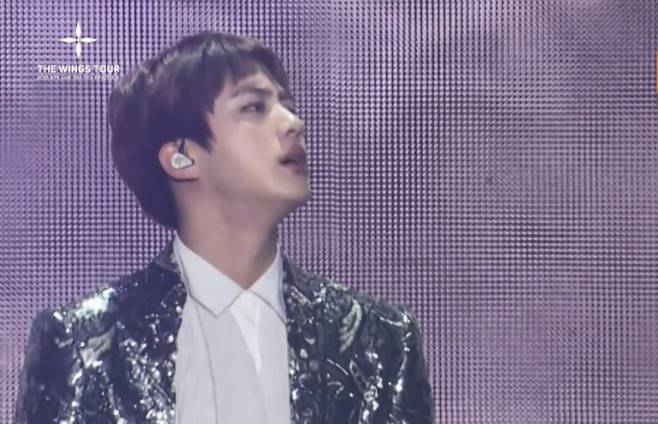 美의 남신이 눈과 귀를 녹이나니..방탄소년단 진 솔로 무대 뜨거운 반응
