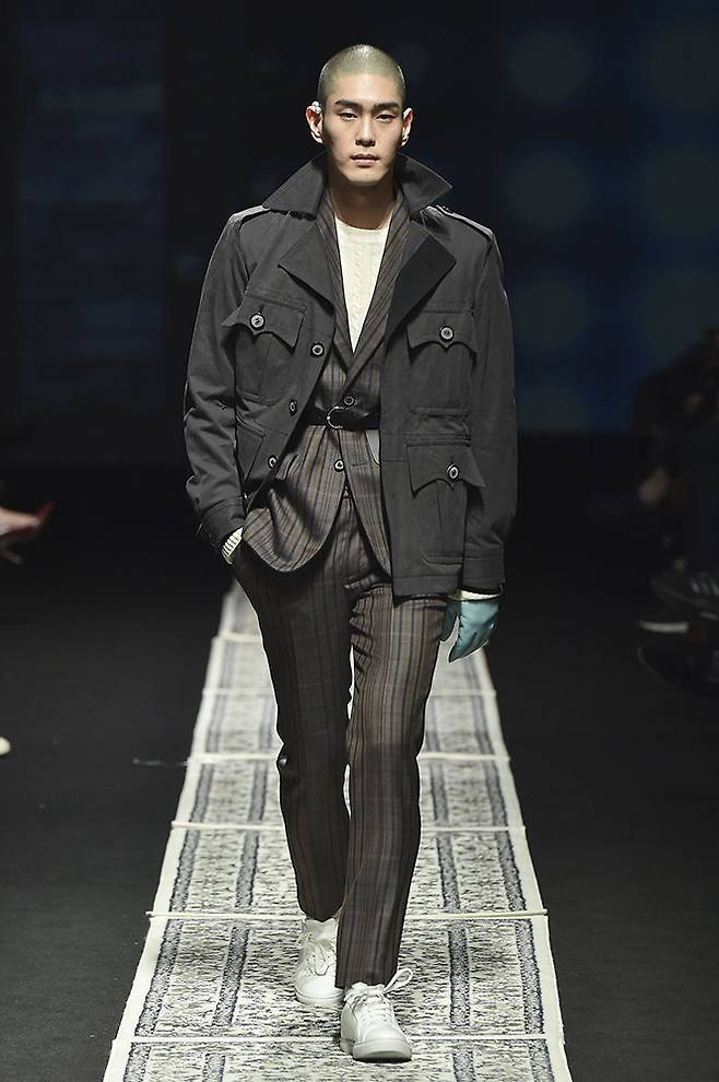 출처: MUNN 17FW