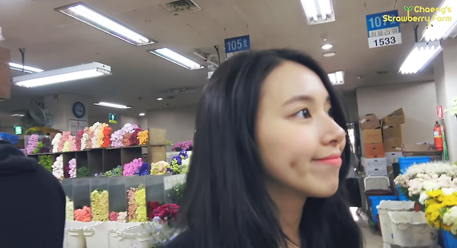 출처: JYP 공식 유튜브 '채영 TV EP.챙의 딸기농장' 영상 캡처