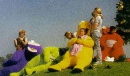 출처: 동아닷컴< 가면 벗은 텔레토비 화제, “인형탈 벗고 휴식”>