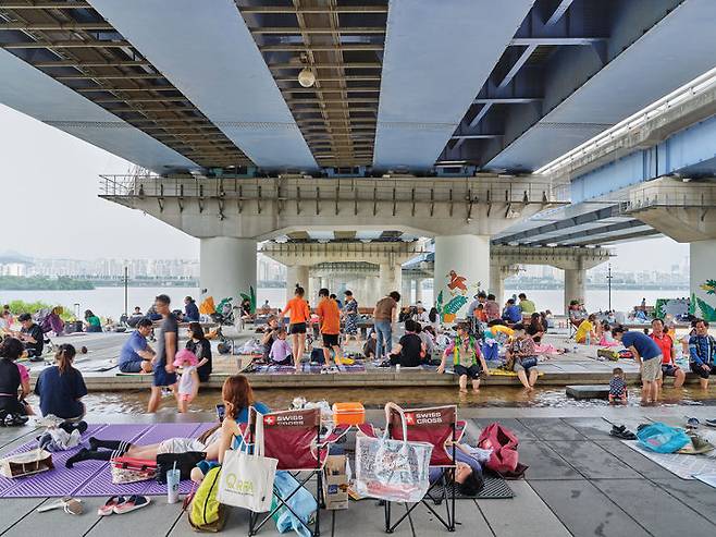 출처: 신경섭, ‘파크Park No.17’, 150×200cm, Pigment Print, 2019