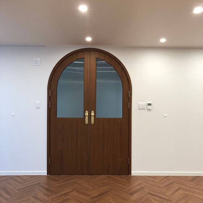 출처: <아치형중문시공> 등 제품정보 모아보기(▲이미지클릭)