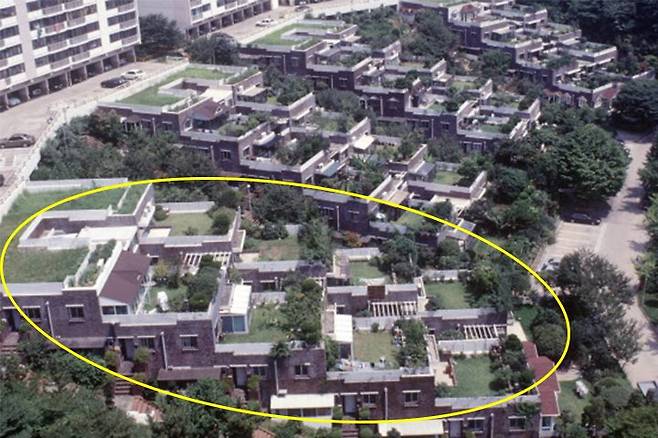 출처: 계단식 구조를 가진 건물의 베란다