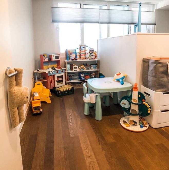 출처: <어린이책상><장난감선반> 등 제품정보 모아보기(▲이미지클릭)