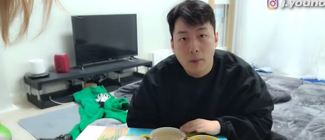 BJ 지윤호가 유튜브 방송을 진행하고 있다.  [사진 지윤호 유튜브 공식채널 캡처 ]