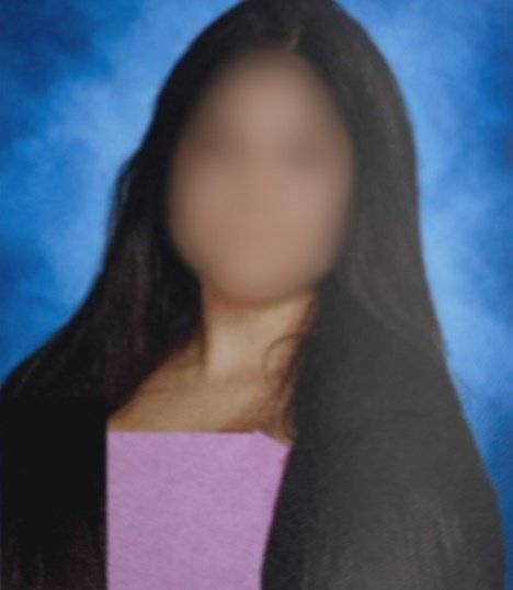 바트람 트레일 고교가 포토샵으로 가슴을 가린 사진.[트위터 캡처]