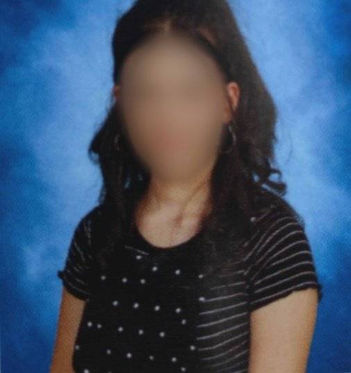 바트람 트레일 고교가 포토샵으로 가슴을 가린 사진. [트위터 캡처]