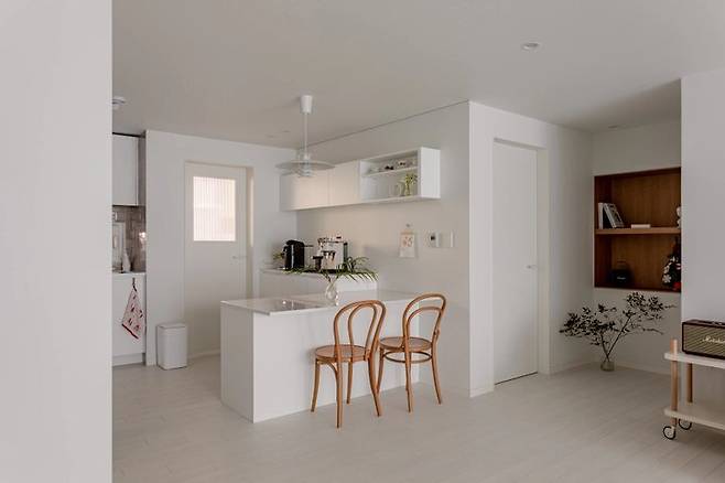 출처: <의자> 정보 보러가기 (▲이미지 클릭)