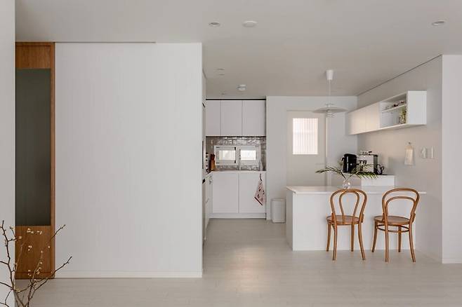 출처: <의자> 정보 보러가기 (▲이미지 클릭)