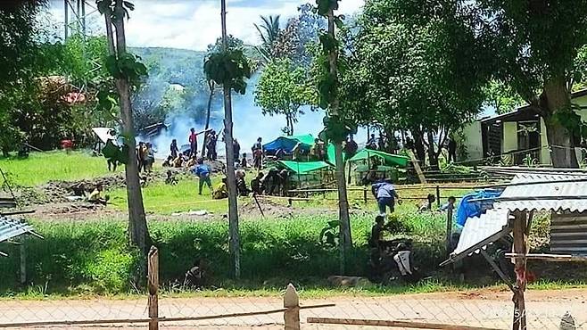 대담해지는 미얀마 시민군…경찰서 태우고 군경 수십 명 사살 [트위터 @ThomasVLinge·재판매 및 DB 금지]