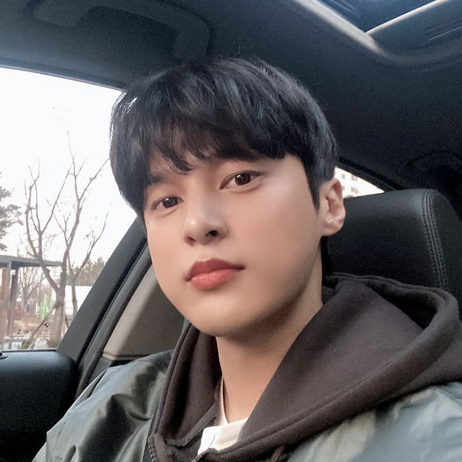 출처: 윤선우 인스타그램