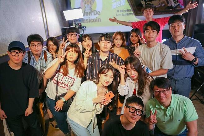 출처: 뮤직카우 '살롱' 활동 모습