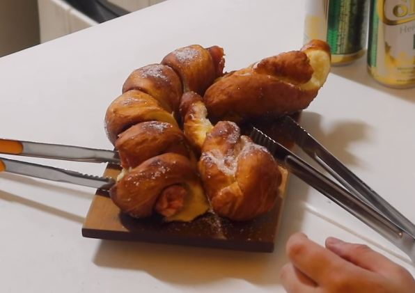 출처: 킬바사 소세지로 꽈배기 만드는 법