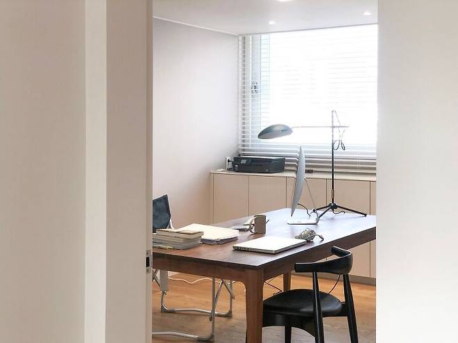 출처: <책상> 정보 보러가기 (▲이미지 클릭)