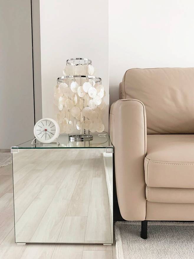 출처: <거울 테이블> <자개스탠드> 정보 보러가기 (▲이미지 클릭)