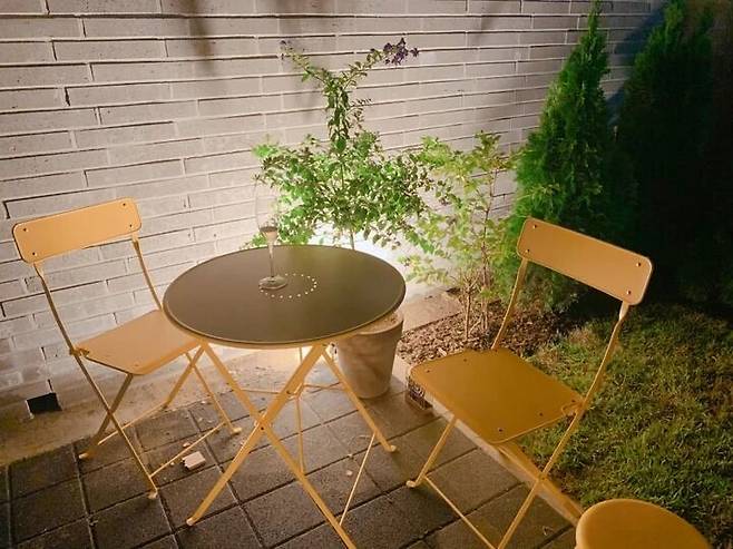 출처: <야외 테이블> <야외 의자> 정보 보러가기 (▲ 이미지 클릭)