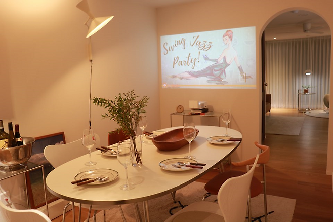 출처: <조명> 정보 보러가기 (▲ 이미지 클릭)