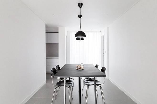 출처: <식탁> 제품 정보 보러가기 (▲이미지 클릭)