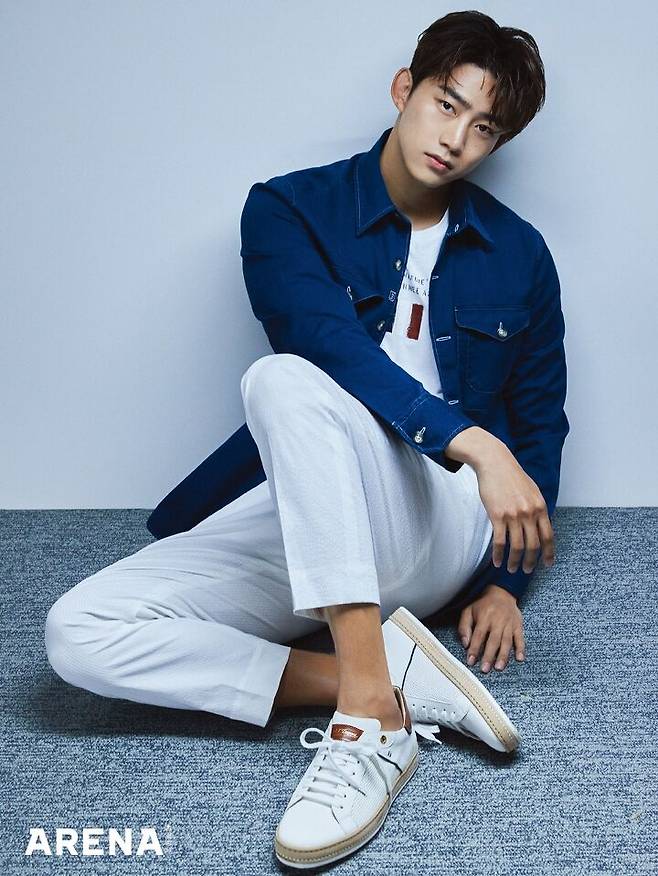 출처: 아레나 옴므 6월호