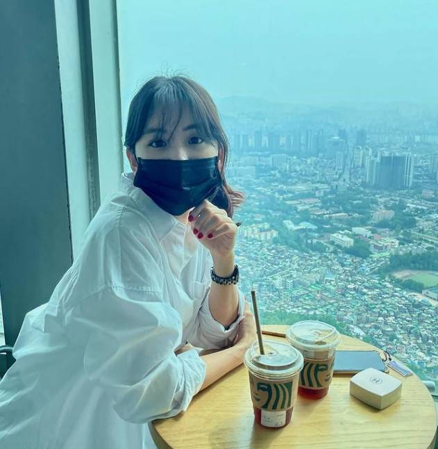 Actor Surprise has revealed a warm day of life.On the 24th, Surprise posted several photos on his Instagram without any phrase.Surprise in the picture is enjoying the leisure of drinking coffee at the observatory. Surprise attracted peoples attention with beauty that can not be covered even if Mask is used.He also showed off his beautiful visuals by radiating his innocence with his close-knit appearance. The dog sticker behind his cell phone is impressive.Surprise, meanwhile, has been in public love with Actor Lee Si-eon since 2018.copyright holder c pi media