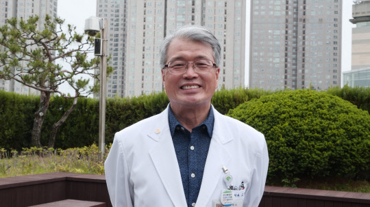 LG 의인상을 수상한 고영초 건국대병원 신경외과 교수. <LG 제공>