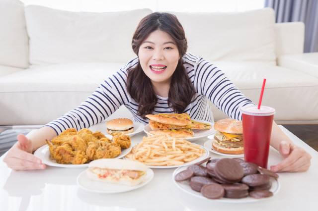 특정 생활습관을 통해서 식욕을 줄이는 게 가능하다./사진=클립아트코리아