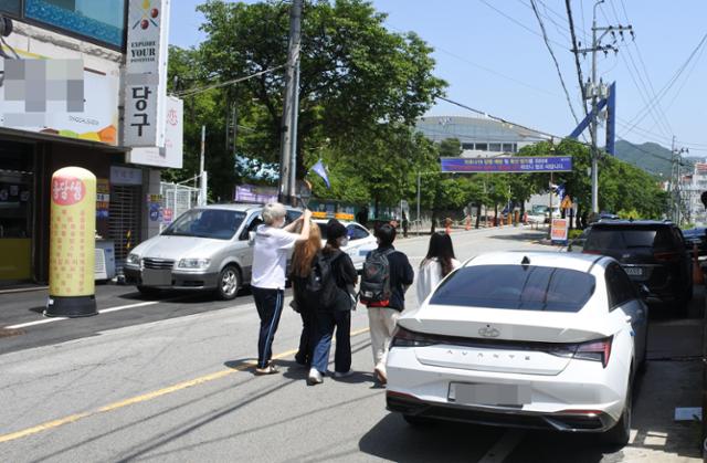 상명대 천안캠퍼스 앞 상가 모습. 한국일보