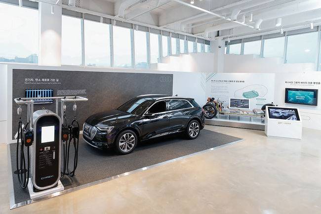 MLB 에보 플랫폼이 적용된 아우디 e-트론.