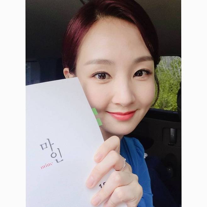 Broadcaster Oh Jin-yeon has released a drama script-certified photo.Oh Jin-yeon told his Instagram on the 28th, Whats Your MINE?and posted a picture of his role name, Choi Mi-ju, on a hashtag.Oh Jin-yeon in the photo is building a happy Smile with a Mine script, which attracts attention as the sweet Smile shows an impressive aura as if he is immersed in the role.Oh Jin-yeon played Choi Mi-joo, a Chaebol daughter-in-law from Announcer, in her mid-30s in the TVN Saturday drama Mine.Choi Mi-joo, who first appeared on the show on the 16th, attracted attention by sharing stories about his works at Seo Hee-soo (Lee Bo-young)s charity exhibition.On the other hand, Oh Jin-yeon has been active in various dramas, entertainment, theater, and MCs since leaving KBS Announcer in 2015.=