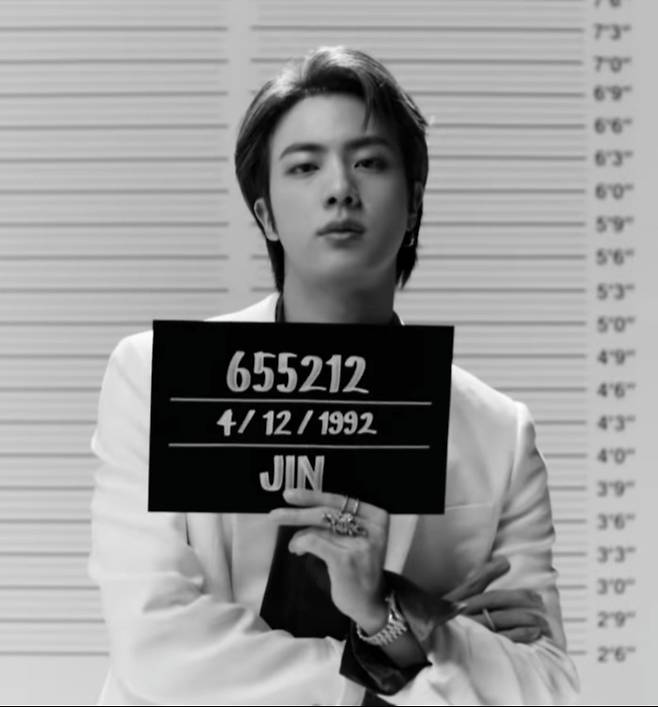 'Oh My Goddance~♥' 방탄소년단 진, 'Butter' 안무 영상 속 '美의 남신' 아우라