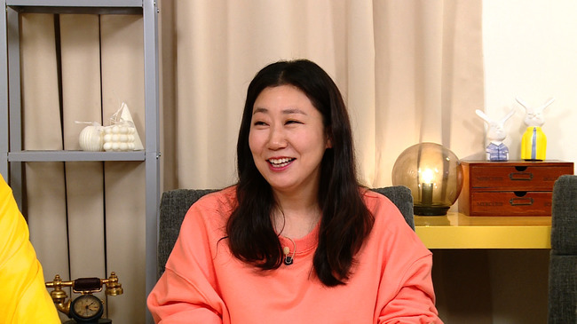 Ra Mi-ran, who transformed into Rapper in Problem Child in House, reveals an anecdote that received special coaching from 2son.KBS 2TV entertainment Problem Child in House, which will be broadcast at 10:40 pm on June 1, is a quiz program that Kim Yong-man, Song Eun-yi, Kim Sook, Jin Young-don, and Min Kyung-hoon solve common sense problems. The new song Ra Mi-ran will be released for the first time.Ra Mi-ran, who revealed his high-level rap skills on the day, actually attracted Attention by revealing that he had been coached by Son.She said, I first heard the duet song and I felt like the song was too calm and empty. I asked the eighteen-year-old son and told him that the song that can be heard more comfortably than the bread is popular these days.Ra Mi-ran said, After that, I have always been confirmed by Son and practiced rap.Ra Mi-ran, who said that he learned Rapper Miran after watching Show Me Money 9, joked that It would be fun to meet Miran, and Song Eun-yi was doing his job. Rapper Miran said, I had a direct e-mail to Song Eun-yi. I sent a self-certified self-portrait because I was afraid of misunderstanding it as spam.