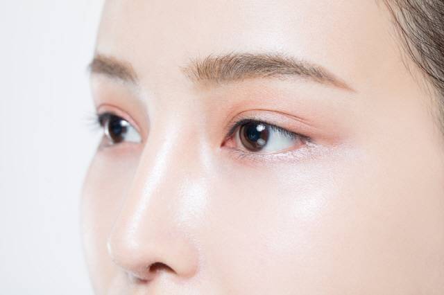 눈에 빨간 점이 반복적으로 생기면 고혈압일 수 있다./사진=​클립아트코리아