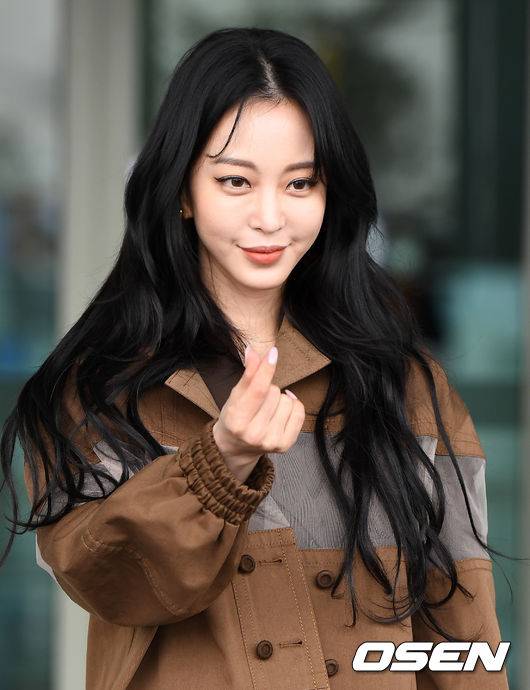 [OSEN=인천공항, 최규한 기자]한예슬이 출국장으로 향하고 있다. /dreamer@osen.co.kr