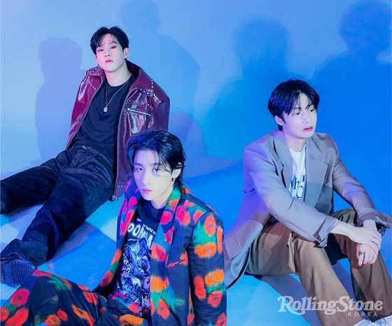Magazine Rolling Stone Korea released a concept picture of Monstarr X The main contribution Hyungwon I am, which made a spectacular comeback with its new song GAMBLER (gambler) on the 3rd.The three members in the public picture are smiling together in their suits, facing each other. The warm visuals with three-color personality attract attention.Through interviews with the photo shoot, Hyeongwon and The main contribution, I am also talked about the music story about the new album One Of A Kind (One of a Kind), the story about the fans, and the goals they want to achieve.The three people recently met with fans who had not seen it for a long time, saying, At that time, I also laughed a lot and I remember that I was exceptionally precious because I could make happy memories.I felt a little bit of time in a minute and a second, and I tried to have a good time with a little more eyes.The ninth mini album One Of A Kind released on the 1st featured three members own songs.In particular, GAMBLER produced the title song for the first time after the main contribution debuted and showed musical value.In addition to interviews with Monstarr Xs pictorials, Rolling Stone Korea No. 2 also contains stories of artists such as BTS, Jung Se-woon, Park Mun-chi, Kim Wan-sun, Kim Myung-min, Porter Robinson and Olivia Rodrigo.