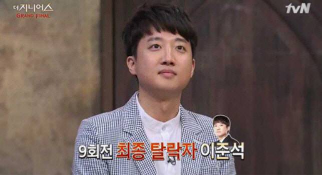 tvN <더 지니어스> 시즌1에서 1회전 탈락하며 ‘비운의 지니어스’라 불렸던 이준석 전 국민의힘 최고위원은 이후 <더 지니어스> 시즌4 ‘그랜드파이널’에 재도전해 승부사로서의 실력을 증명하며 9회까지 살아남았다.   해당 프로그램 화면 캡처·tvN 제공