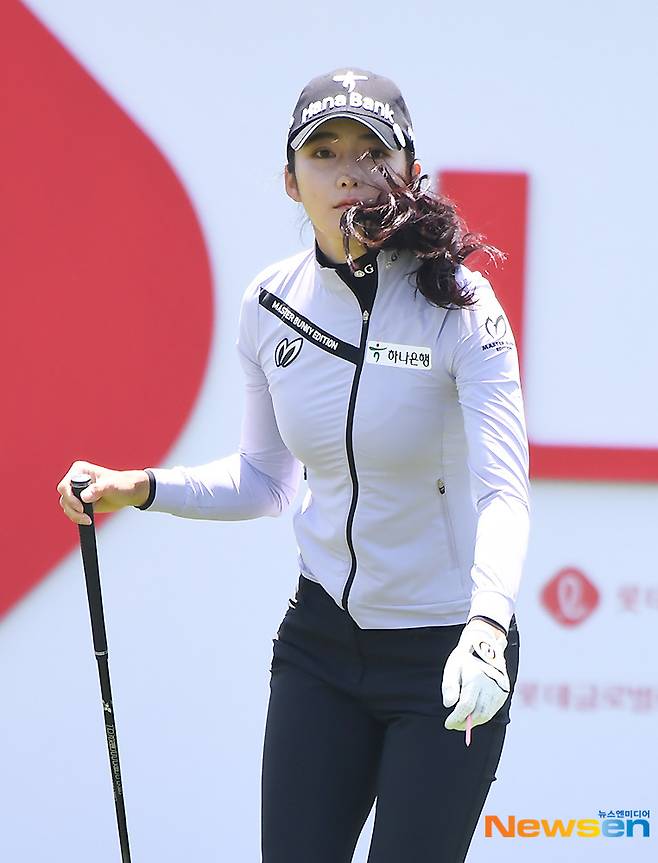 정지유, 머릿결 찰랑이는 찰나의 미모