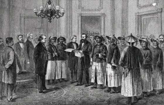 미국 17대 대통령 앤드루 존슨에게 중국 황제의 국서를 전달하는 벌링게임. 1868년 6월 6일, 백악관. [사진 김명호]