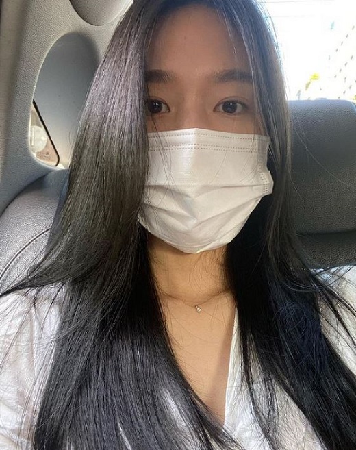 Broadcaster Lee Hye-sung has unveiled a new hairstyle.Lee Hye-sung posted a picture on Instagram on the 5th, saying, I dyed it in summer but dark.Lee Hye-sung, pictured, stared at the camera with a mask half-covered, his dark brown hair transformed from black hair, and he boasted a clearer eye.Meanwhile, Lee Hye-sung has been in public with Broadcaster Jun Hyun-moo since November 2019.