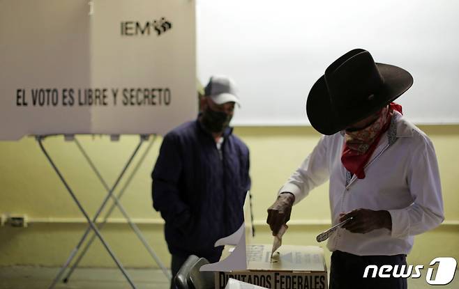 멕시코 연방 하원의원과 주지사, 지방의회의원 등 1만2000명을 뽑는 중간선거 투표가 2021년 6월 6일 실시됐다. © 로이터=뉴스1 © News1 최서윤 기자
