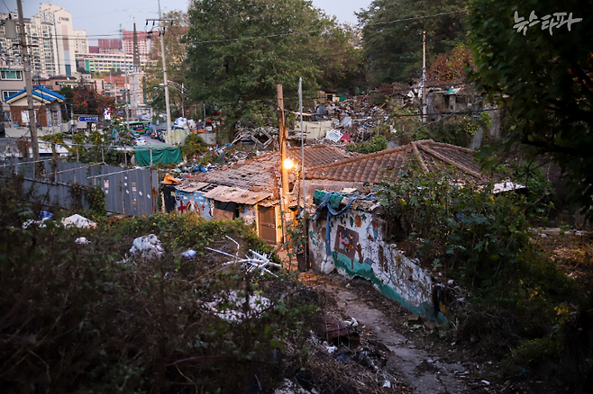 지난해 6월 철거 직전 서울 상도4동 산65번지 모습.