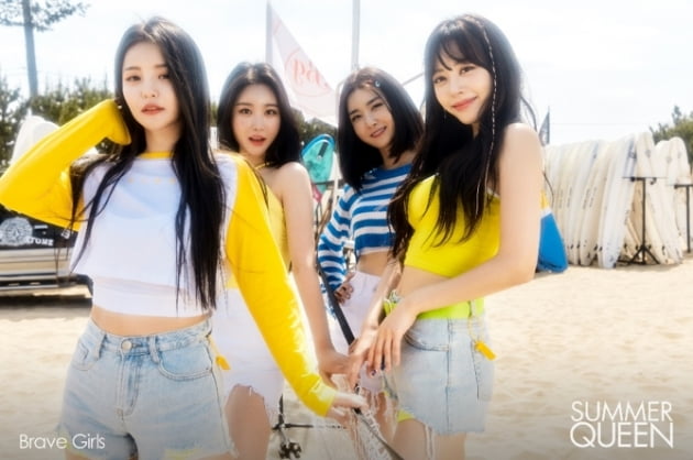 Group Brave Girls has released its concept image.Brave Entertainment, a subsidiary company, announced on its official SNS at midnight that it will be able to make a personal concept image of the 5th album of Brave Girls mini album Summer Queen and group concept image Summer ver..Private sector and Yuna in the public concept image capture the attention with colorful India Summer look and Choi Siwon color, Yu-Jeong has a fresh smile that seems to burst into juice at any moment, and Eunji boasts Choi Siwon Choi Siwon legs and focused attention on fans.In the group concept image, the background of the summer atmosphere and the vitamin smile of the members filled with the sunshine showed off the visuals with the water.On the other hand, Brave Girls started a comeback on the chart of Rollin released four years ago, and We Ride also succeeded in a comeback on the chart and warmed up this spring.In addition, since a comeback on the chart, many interviews and broadcast media have revealed that they want to be the next generation India Summer Queen, so they aim for the next generation India Summer Queen through this album Summer Queen.a fairy tale that children and adults hear togetherstar behind photoℑat the same time as the latest issue