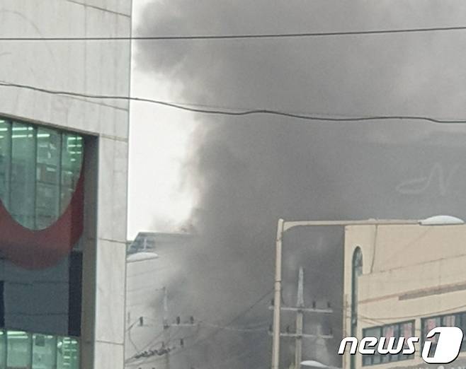 이대서울병원 인근 화재(독자 제공)© 뉴스1