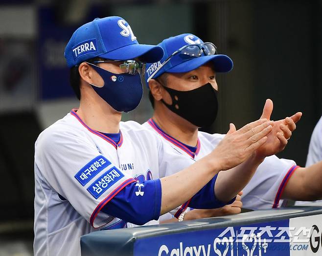 8일 대구 삼성라이온즈파크, KIA와 삼성 경기. 허삼영 감독이 박해민의 득점을 환영하고 있다. 대구=정재근 기자 cjg@sportschosun.com/2021.6.8/