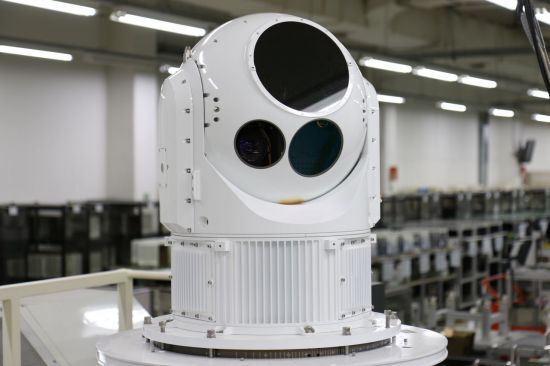 CIWS-II의 눈에 해당하는 전자광학 추정장비(EOTS) 사진제공=한화시스템