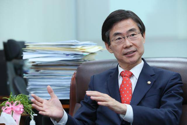 국민의힘 당권주자인 조경태 의원은 "어려운 국회의원 선거를 거듭 이긴 경험으로 대선도 승리로 이끌겠다"고 자신했다. 연합뉴스