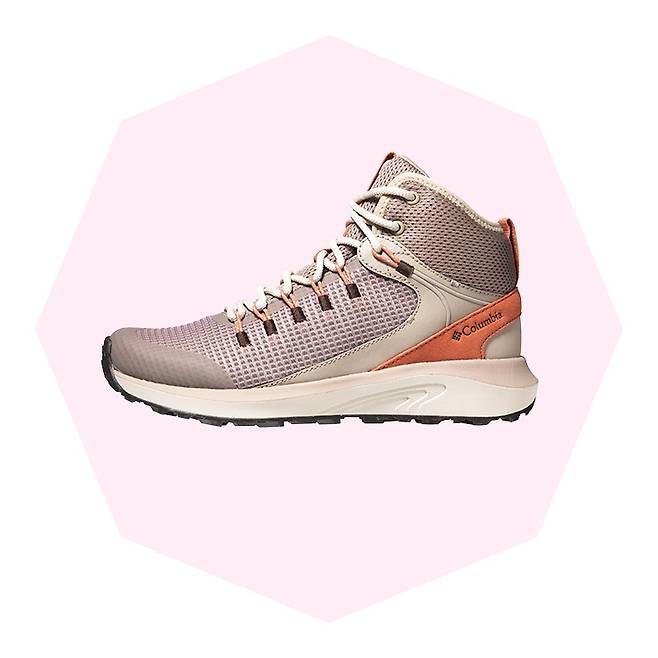 발을 입체적으로 고정시키는 나빅핏 시스템으로 흔들림이 적다. 16만9천원 콜롬비아.