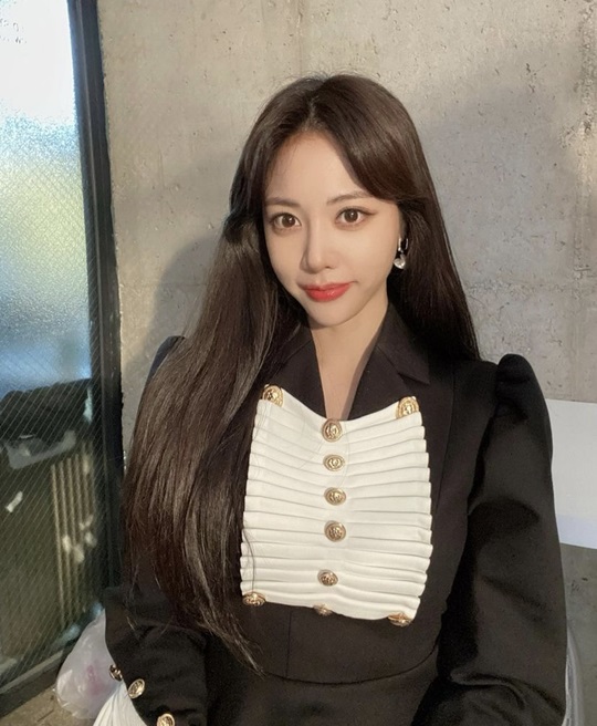 On the 9th, Eunji posted a picture on his instagram with an article entitled June 17 Yaho!In the photo, Eunji stares at the camera with a lantern-colored eye, and Eunji, who has long straight hair and a black dress, boasts an alluring charm.The netizens who saw this responded with praise and anticipation such as Can I be so beautiful!, I want to come soon on June 17 and I will look at it with sunglasses.Brave Girls, whose Eunji belongs to, will return to their mini album Summer Queen on the 17th.Brave Entertainment, a subsidiary company, said, Brave Girls members are in the midst of preparing for a comeback.I have prepared an album filled with Summer songs to take charge of this Summer, so I would like to ask for your expectation. Brave Girls hit their first heyday after debut with Rolin a comeback on the chart.Photol Eunji SNS