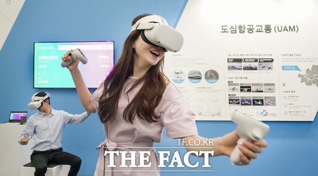 SK텔레콤이 VR 기반의 도심항공교통(UAM) 탑승 체험을 선보인다. /SK텔레콤 제공