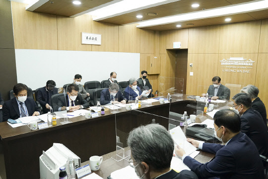 청와대가 NSC 상임위원회의 회의를 개최하는 모습. 사진은 지난해 11월 5일 회의 모습. 청와대 제공.