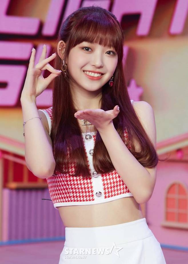 신인 걸그룹 라잇썸(LIGHTSUM) 유정이 10일 오후 온라인 생중계로 진행된 데뷔 싱글 앨범 '바닐라'(Vanilla) 발매 쇼케이스에 앞서 포즈를 취하고 있다. /사진제공=큐브엔터테인먼트 2021.06.10